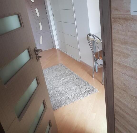 膳宿费 Lara Guest House