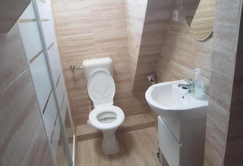 پانسیون Lara Guest House