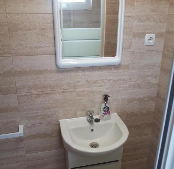 膳宿费 Lara Guest House