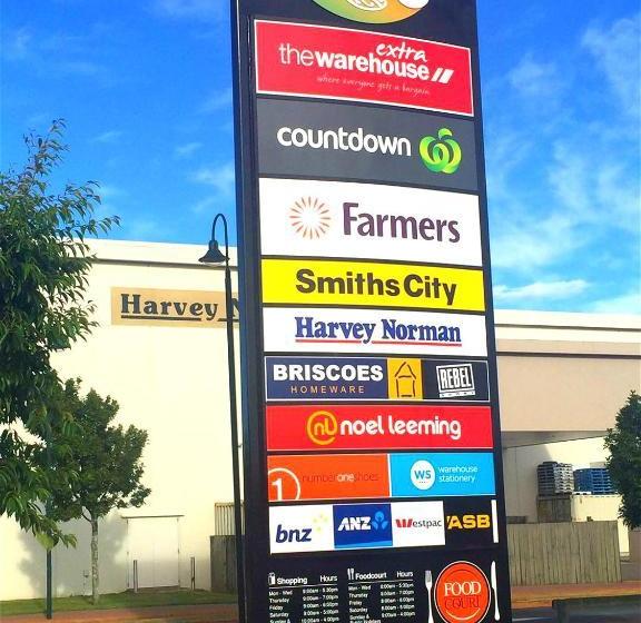 Accolade Lodge Motel