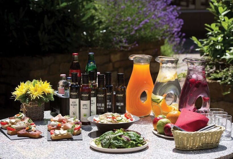 Adina Apartment Hotel Budapest