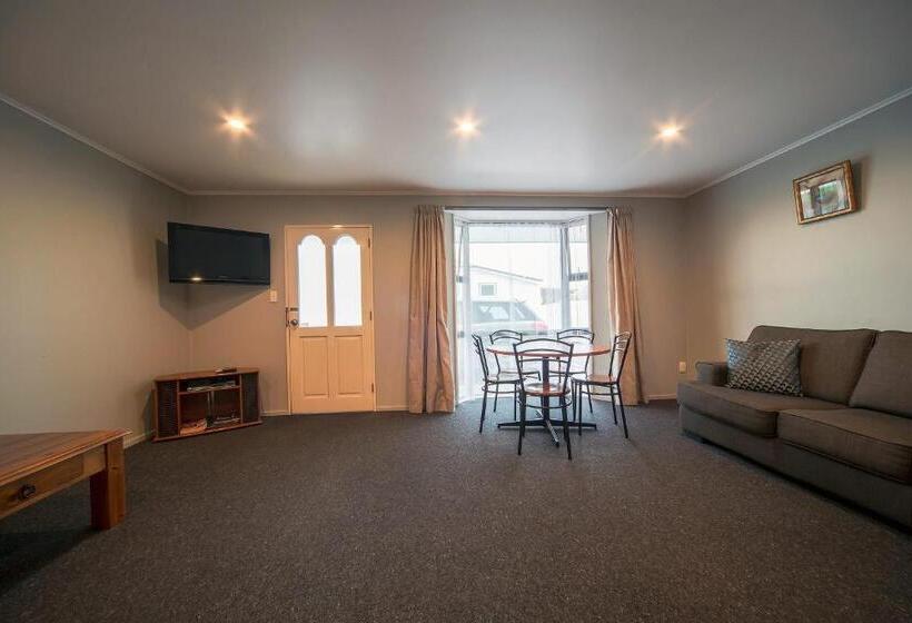 Coronation Park Motels