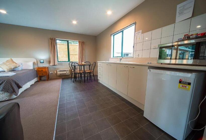 Coronation Park Motels