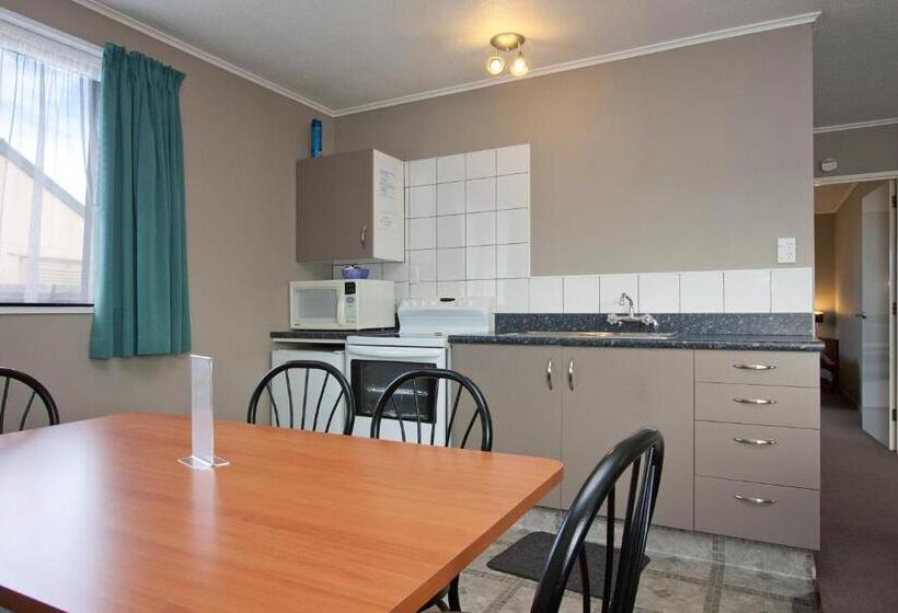 Coronation Park Motels