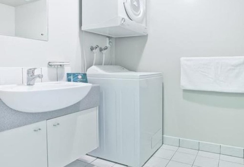 Crown On Cintra Lane