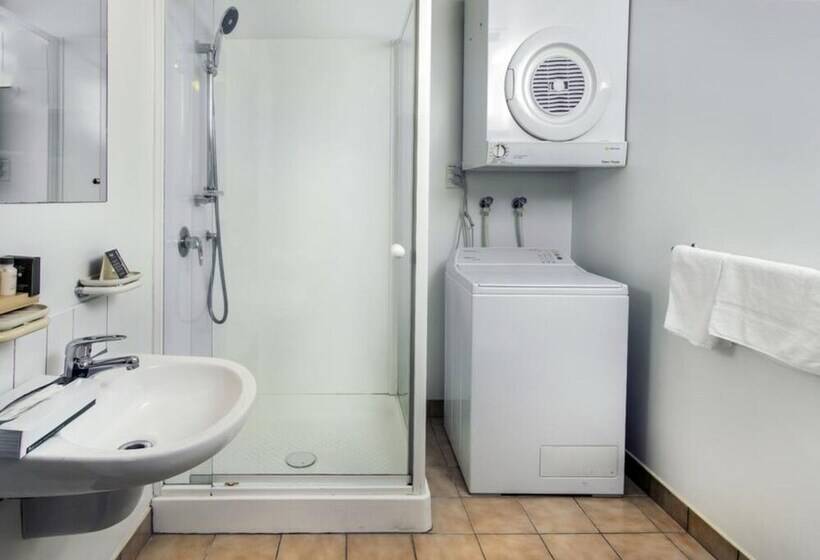 Crown On Cintra Lane