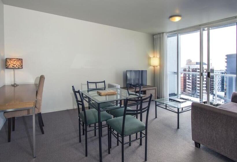 Crown On Cintra Lane