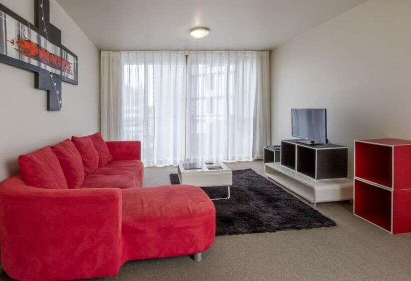 Crown On Cintra Lane