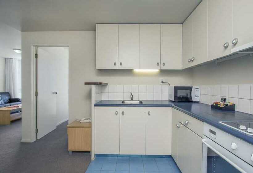 Crown On Cintra Lane