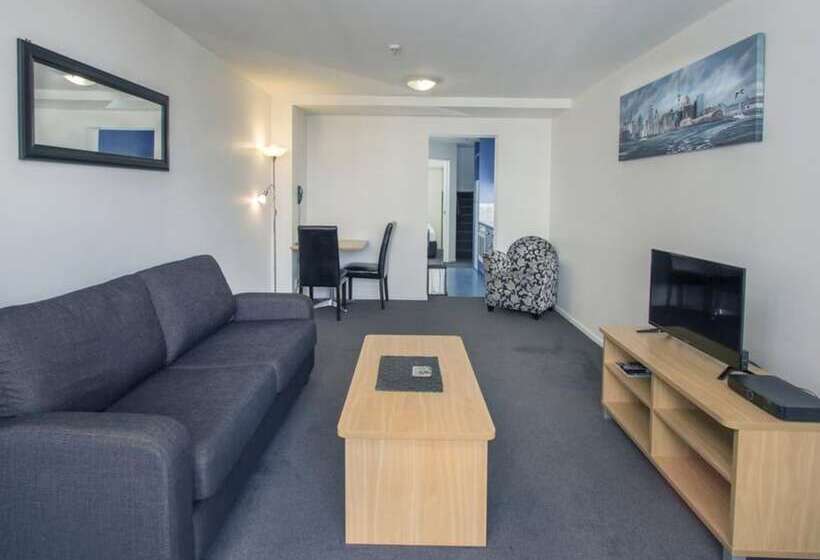 Crown On Cintra Lane