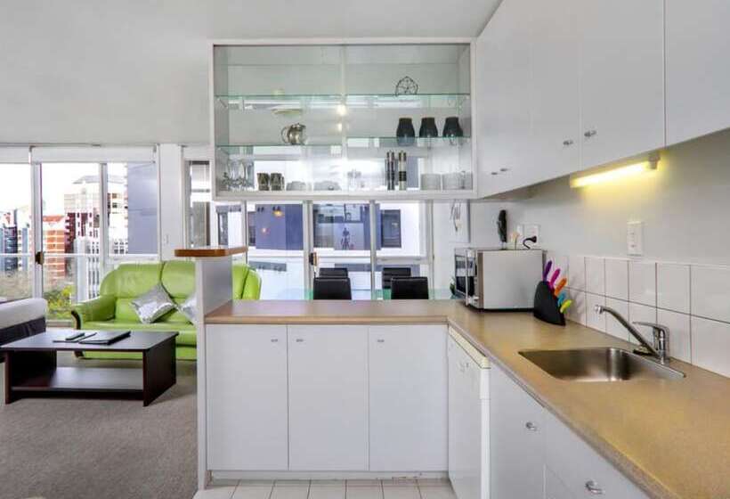 Crown On Cintra Lane