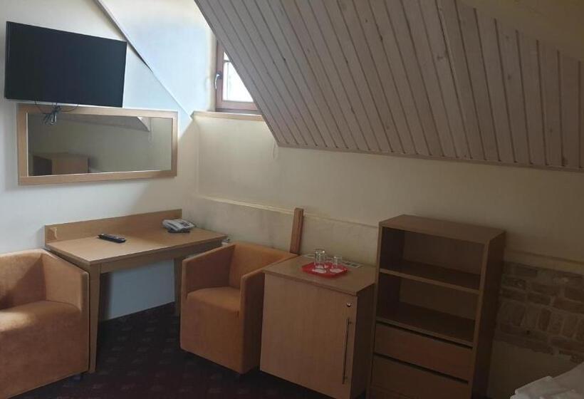 هتل Alexa Old Town