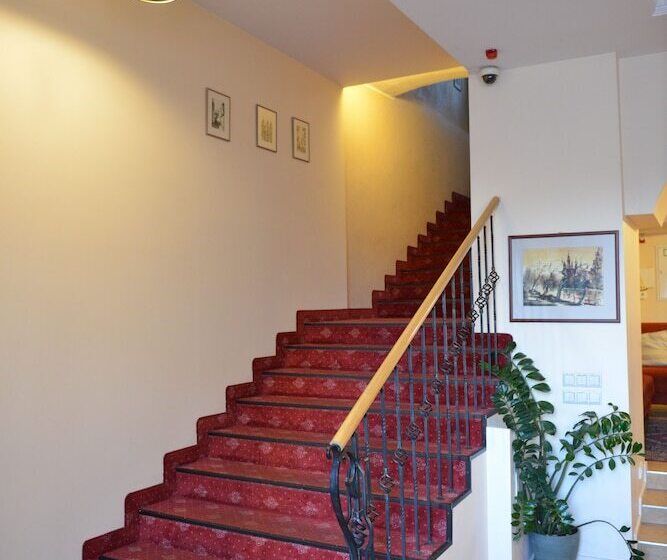 هتل Alexa Old Town