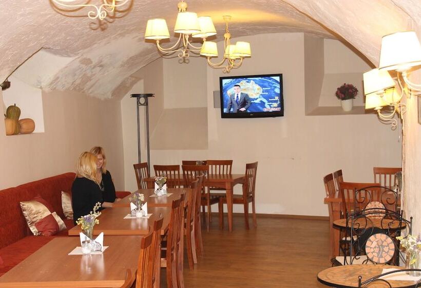 هتل Alexa Old Town