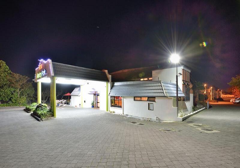 Manukau Hotel & Conference Centre