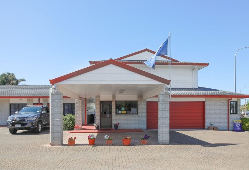 Отель Bks Palm Court Motor Lodge