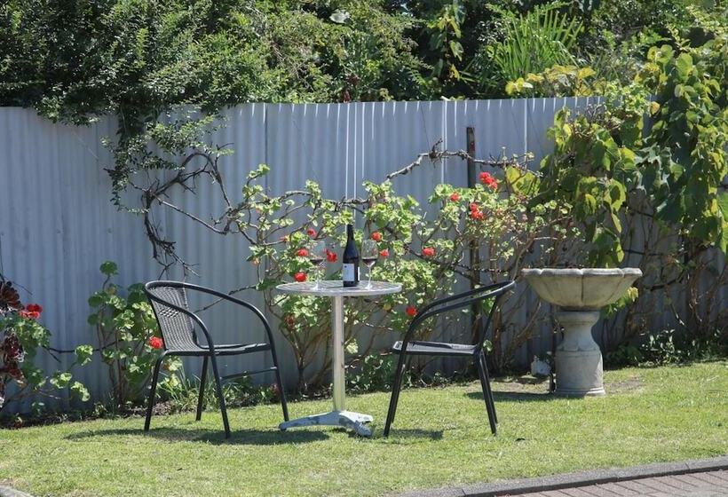 בית מלון כפרי Bks Palm Court Motor Lodge