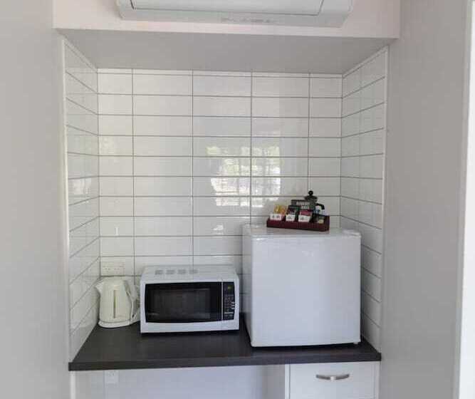 בית מלון כפרי Bks Palm Court Motor Lodge