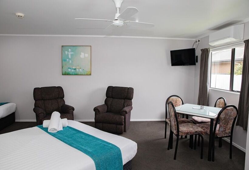 בית מלון כפרי Bks Palm Court Motor Lodge