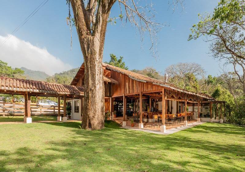 בית מלון כפרי Borinquen Thermal Resort