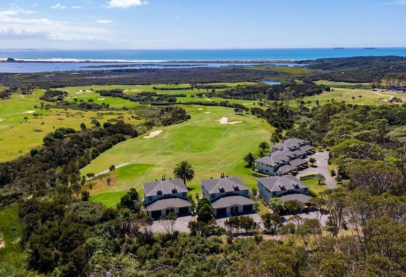 هتل Carrington Estate