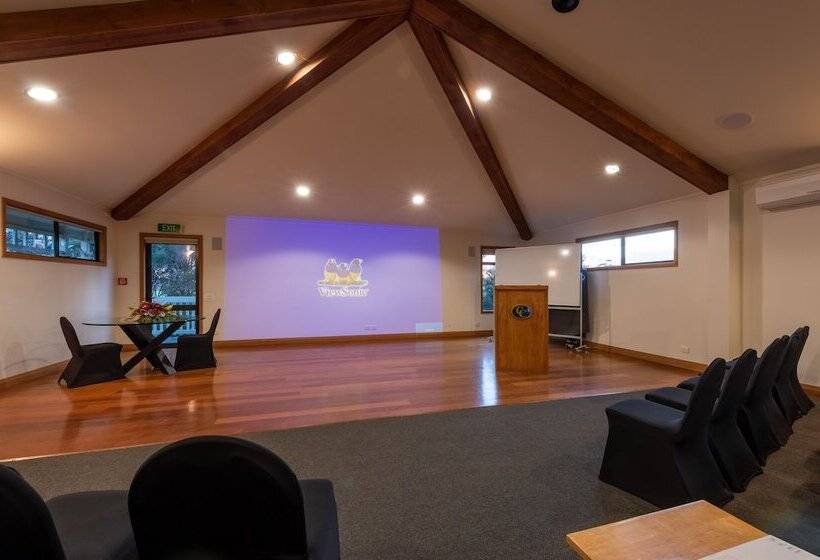 هتل Carrington Estate