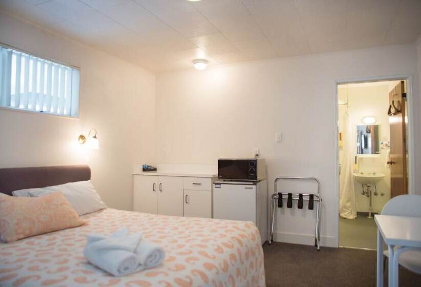 ホテル Colonial On Gladstone