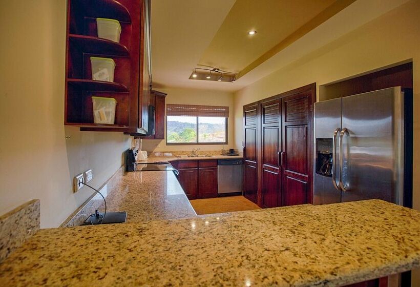 فندق Condor Lodge