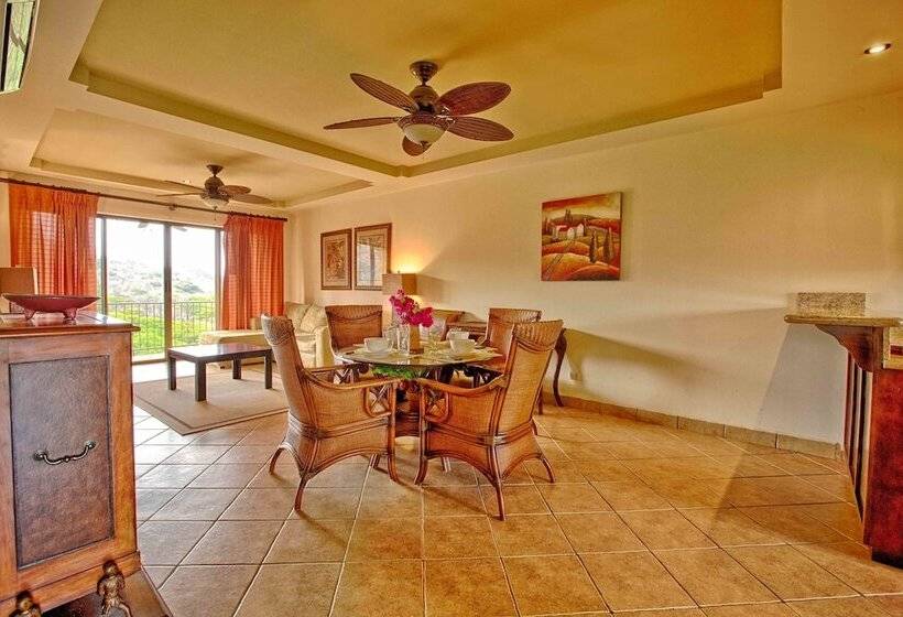 فندق Condor Lodge