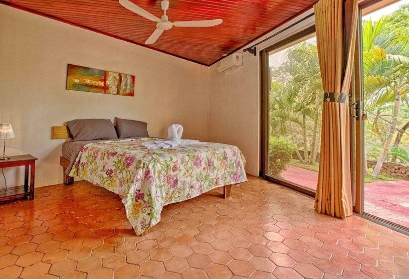 فندق Condor Lodge