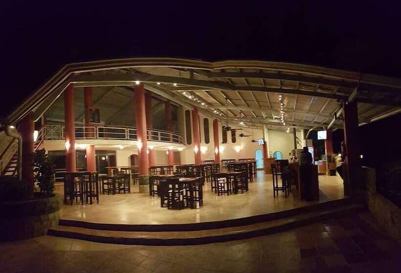 فندق Condor Lodge