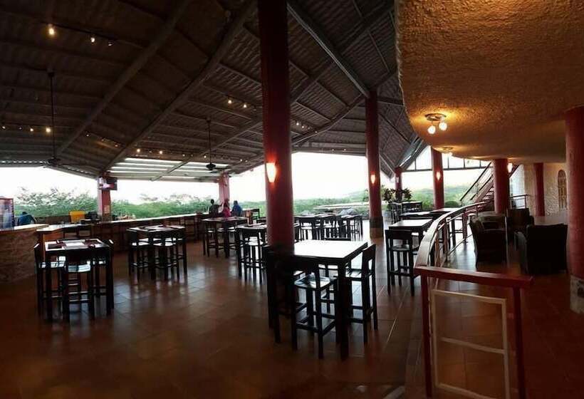 فندق Condor Lodge