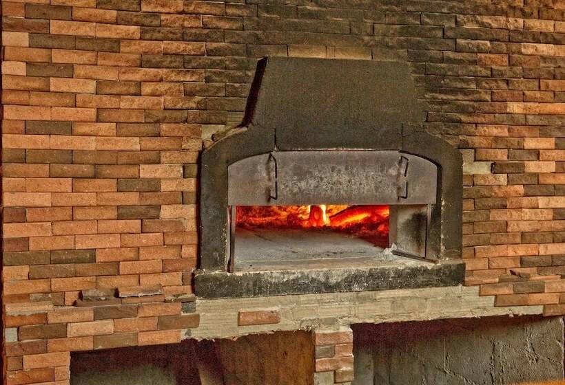 فندق Condor Lodge