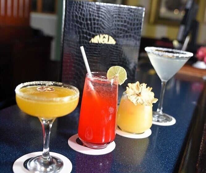 Courtleigh Hotel & Suites