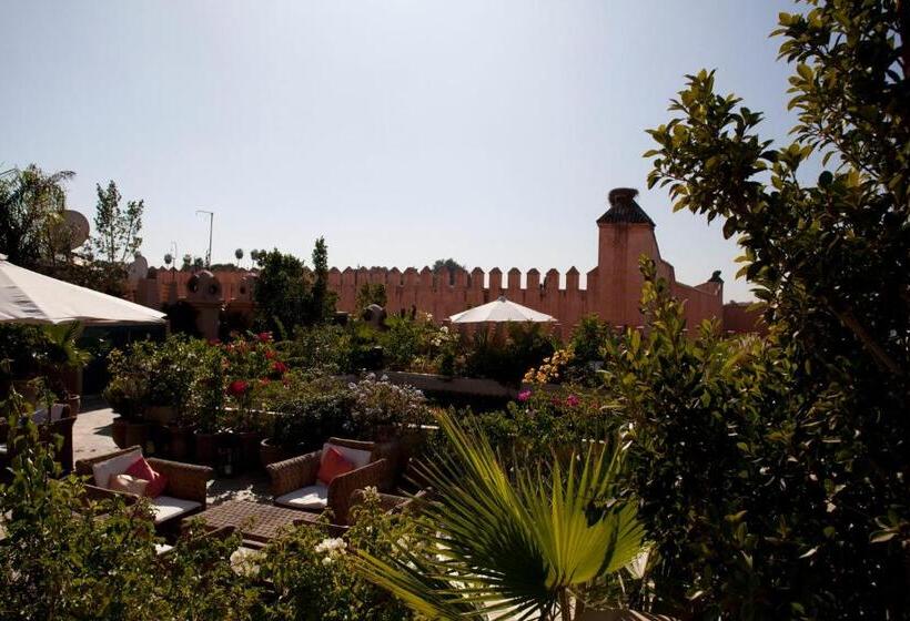 ホテル Dar Les Cigognes