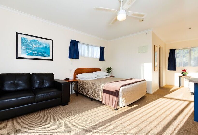 هتل Elliotts Kapiti Coast Motor Lodge