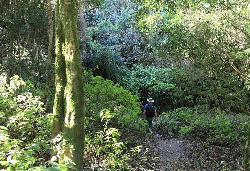 ホテル Far Hills Country