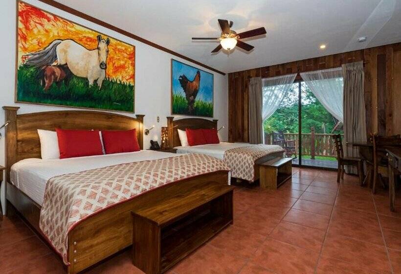 هتل Hacienda Guachipelin