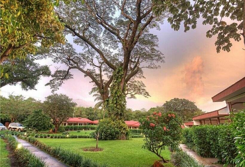 هتل Hacienda Guachipelin