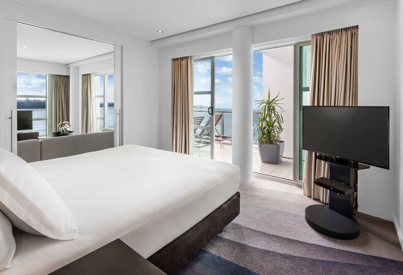 هتل Hilton Auckland