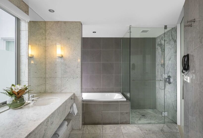 هتل Hilton Auckland