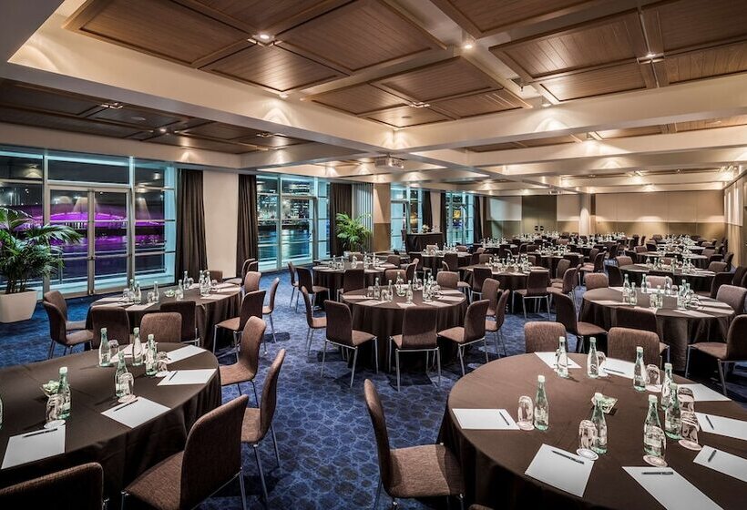 هتل Hilton Auckland