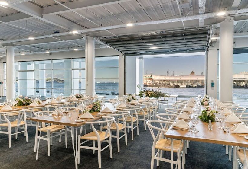 هتل Hilton Auckland