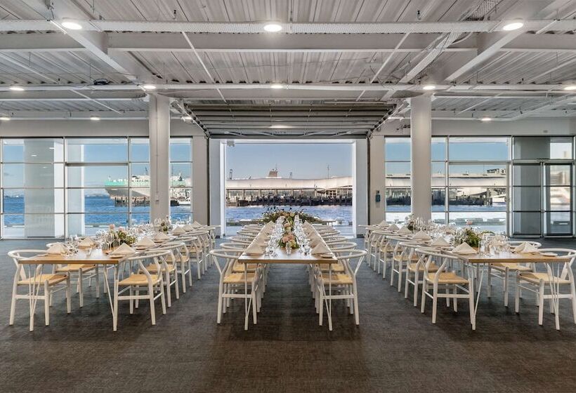 هتل Hilton Auckland