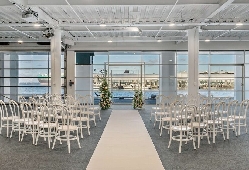 هتل Hilton Auckland