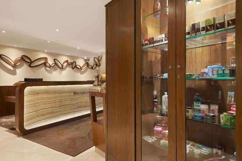 ホテル Howard Johnson By Wyndham Abu Dhabi Downtown