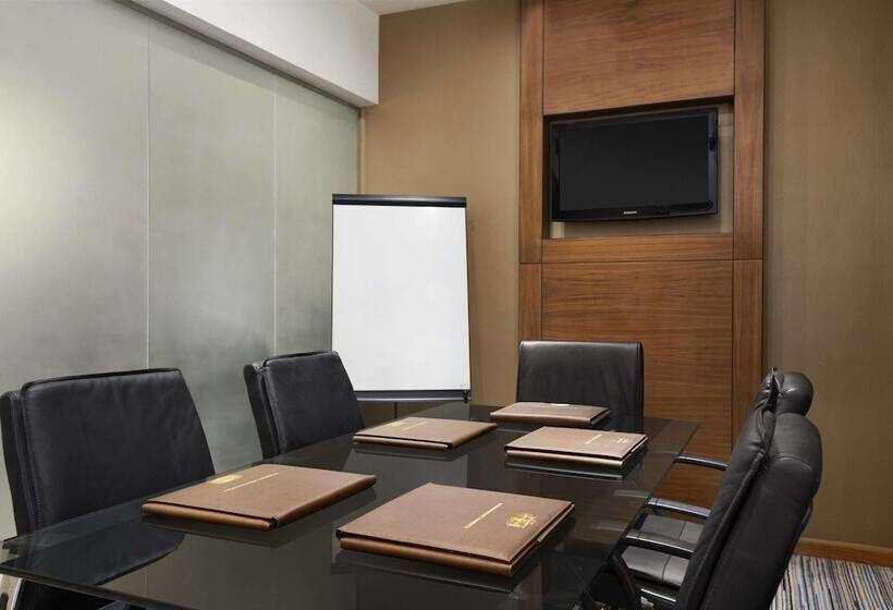 ホテル Howard Johnson By Wyndham Abu Dhabi Downtown