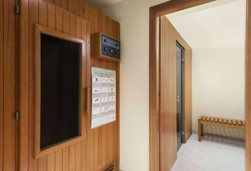 ホテル Howard Johnson By Wyndham Abu Dhabi Downtown