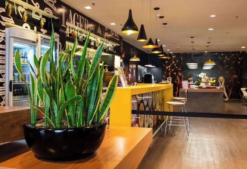 ホテル Ibis Joinville