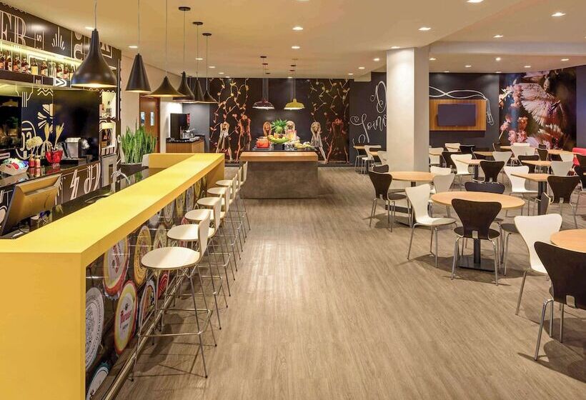 ホテル Ibis Joinville